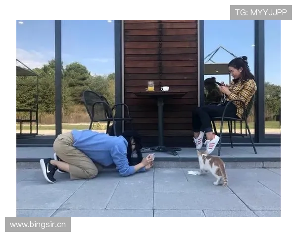 季丽萍居然连朋友圈都没见她发过一次普通吃饭照，这生活太神秘了吧！