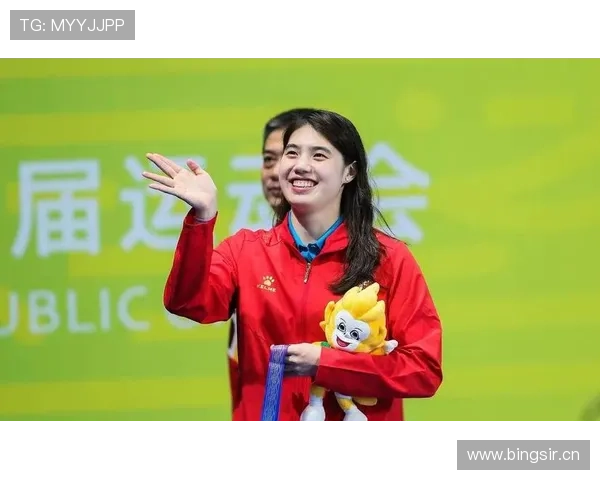 张雨霏比赛外竟然爱穿拖鞋，这身材曲线也太不科学了吧！