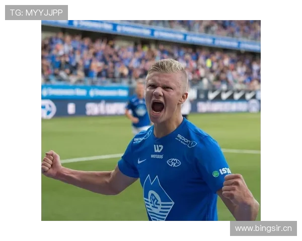 哈兰德衣柜里到底藏了多少金链子，这光闪得我都看花眼了